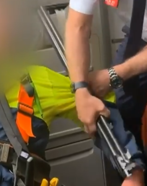 2025-03-07 23_32_15-Avalon Airport_ 'I've got bombs in my bag'_ Teen's alleged plane threat after bo.png