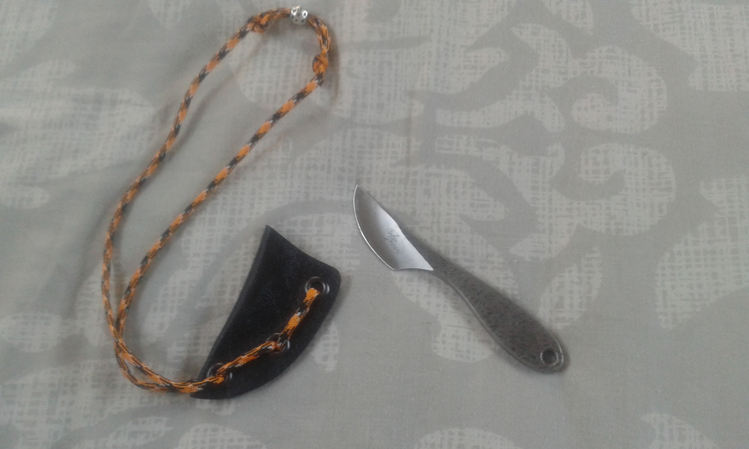 Neck Knife 1.jpg