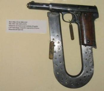 12155383_unusual_guns_15.jpg